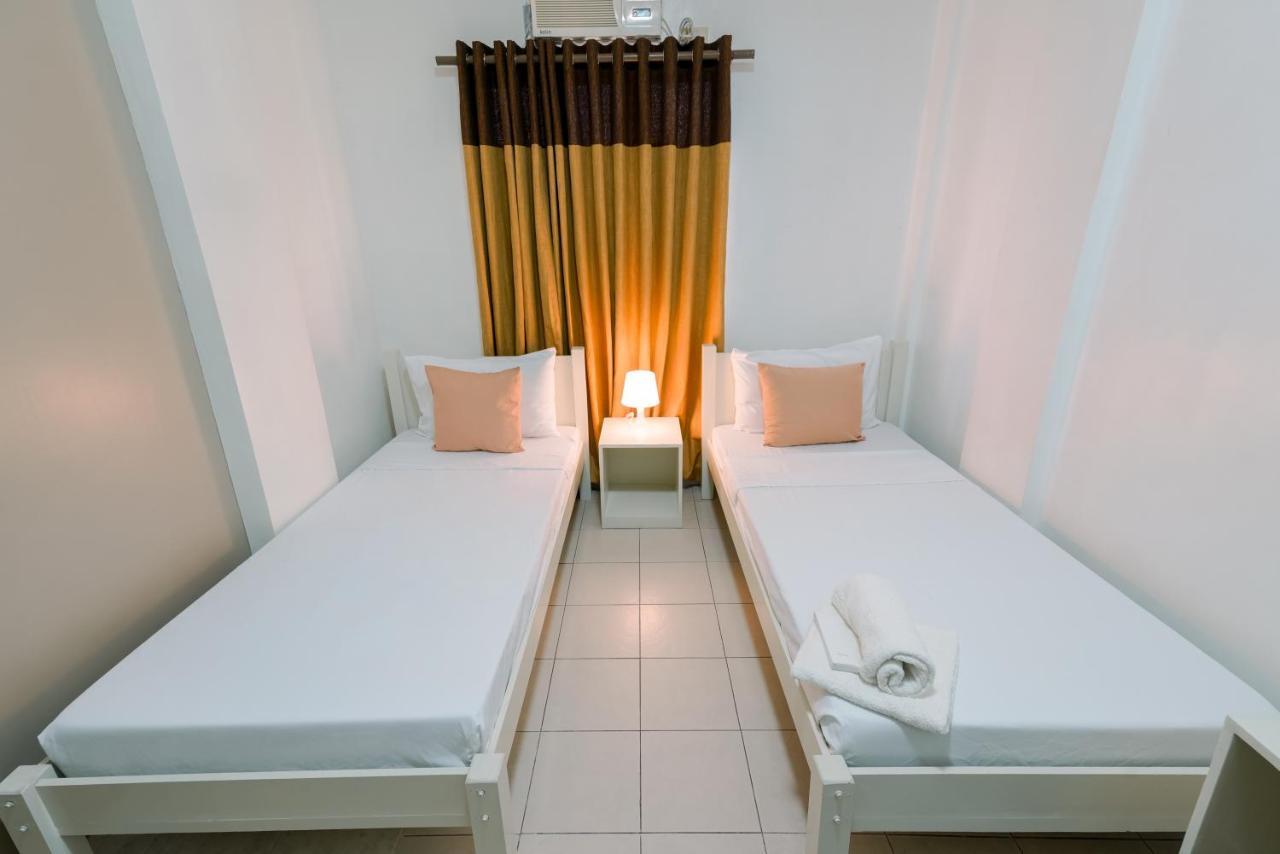 Tarasa Hostel Pasay Esterno foto