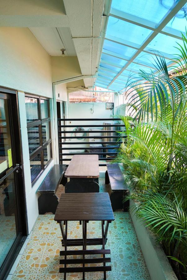 Tarasa Hostel Pasay Esterno foto