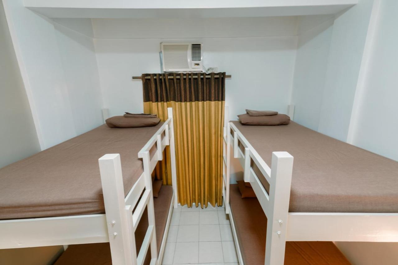 Tarasa Hostel Pasay Esterno foto