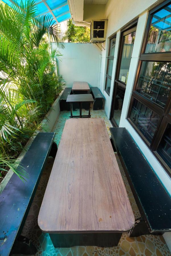 Tarasa Hostel Pasay Esterno foto