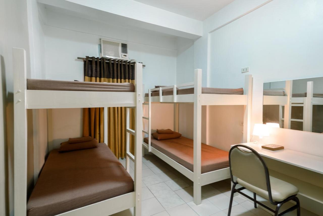 Tarasa Hostel Pasay Esterno foto