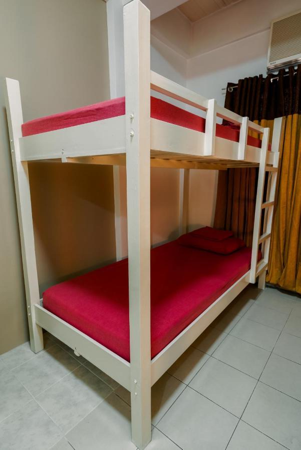 Tarasa Hostel Pasay Esterno foto