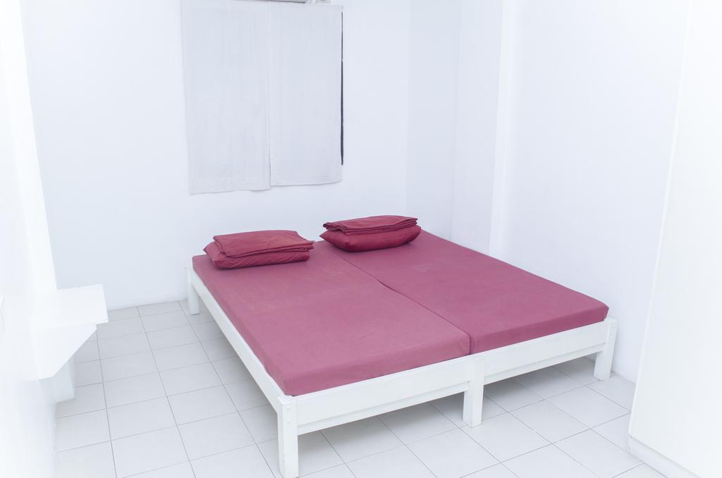Tarasa Hostel Pasay Esterno foto