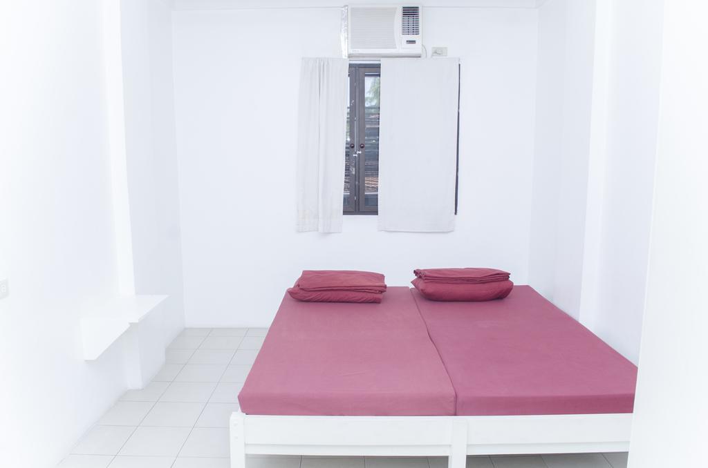 Tarasa Hostel Pasay Esterno foto